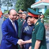 越南人民军建军75周年：阮春福总理走访175号军医院