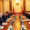 越南国会主席阮氏金银与白俄罗斯国民会议代表院主席举行会谈