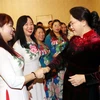 越南国会主席阮氏金银会见旅居白俄罗斯越南人 