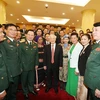 越南人民军建军75周年：国家主席阮富仲亲切会见在建设强大的全民国防体系中的先进模范代表