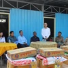 越南驻柬埔寨大使馆助力越裔柬埔寨受灾户搬进新房过佳节