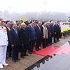 越南党和国家领导人拜谒胡志明主席陵