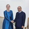  越南政府总理阮春福会见瑞典新任驻越大使 