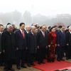 越南共产党建党90周年：党、国家领导入陵瞻仰胡志明主席遗容