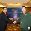 越南防长在东盟国防部长非正式会议框架内会见印尼高级军事代表团