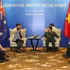 越南国防部长吴春历大将会见澳大利亚国防部长琳达·雷诺兹