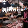 政府总理阮春福敦促采取市场措施使猪肉价格回到正轨