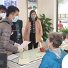 越南为受疫情影响留在越南的外国公民办理签证和居留证延期创造便利条件