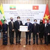 越南向缅甸捐赠援助资金