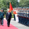 政府总理阮春福走访越南防空空军军种司令部