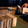 安江省公安力量扣押装满从柬埔寨走私的旧制冷家电的船只