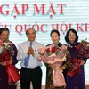 越南政府总理亲切会见国会妇女代表