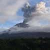 印度尼西亚锡纳朋火山再次喷发