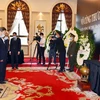杨洁篪等中国中央和部委领导前往越南驻中国大使馆吊唁黎可漂同志逝世