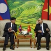 越南政府总理阮春福会见老挝总理通伦一行
