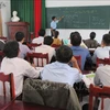宁顺省提高各所学校的少数民族语言教学质量 