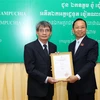 追授越南驻柬埔寨原大使吴田追授柬埔寨政府友谊勋章