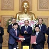 越南政府总理阮春福与拟扩大对越投资的日本组织和企业进行座谈