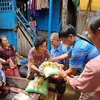 紧急救援在柬埔寨磅士卑省的越裔灾民