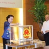 ​ 越南国会主席阮氏金银出席为灾区民众爱心捐助活动