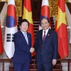 越南政府总理阮春福会见韩国国会议长朴炳锡