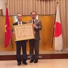 日本政府向越南副教授陈山授予日出勋章 