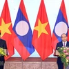 老挝政府总理圆满结束对越南的访问并出席越老政府间联合委员会第43次会议后启程回国