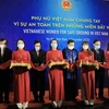  “越南妇女携手维护越南各地的安全”展览会在河内举行