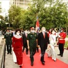 越南人民军建军76周年：越南驻柬埔寨大使代表团在越柬友谊纪念碑举行敬香仪式