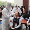 越共十三大参会代表、媒体、保安等力量第三次接受新冠病毒检测