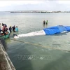 平顺省：一只长达15米的鲸鱼在海上死亡 渔民将其送上岸埋葬