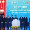 越南国家主席阮春福出席国际劳动节135周年纪念活动暨“2021年工人月”发起仪式 