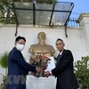 纪念胡志明主席诞辰131周年：越南驻阿尔及利亚和墨西哥大使馆缅怀主席明主席