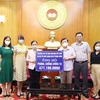 越南友好组织联合会和国家男子足球队捐款助力抗疫