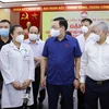 越南国会主席王廷惠会见助力南方各省市抗疫的医务人员