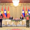 越南向老挝公安部授予多枚最高荣誉勋章