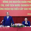 越南国家主席阮春福会见旅老越南人社群和在老越南企业代表