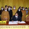 越南党国家领导前来吊唁和送花圈悼念越南佛教协会法主释普慧长老