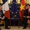 越南政府总理范明政会见法国参议院议长