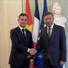 越南公安部长苏林与法国内政部长达尔马宁举行会谈