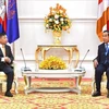 柬埔寨首相洪森希望越柬携手促进贸易发展
