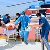 175号军医院及时将长沙岛上一名呼吸衰竭病人转运上岸就医