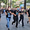 胡志明市青年参加跑步比赛 积极响应2022年“地球一小时”活动