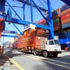 海防新港国际集装箱港迎来超大型集装箱船