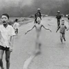 越裔摄影记者尼克幼及“凝固汽油弹中的女孩”照片向公众展示