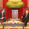 越共中央总书记阮富仲会见美国驻越大使马克·纳珀
