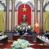 国家主席阮春福与宣光省少数民族威望人士代表会面