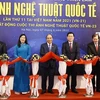 越南国家主席阮春福出席2021年第11届越南国际艺术摄影展