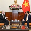 越南外交部部长裴青山会见加拿大驻越大使肖恩·施泰尔
