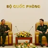 越南人民军副总参谋长阮仲平中将会见老挝凯山·丰威汉国防学院院长